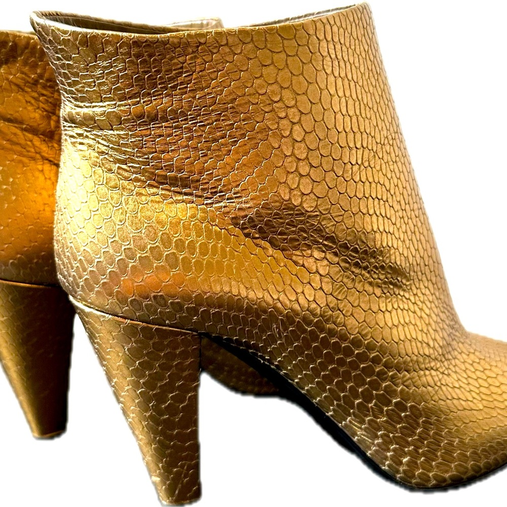 GOLD Designer Jill Stuart Womans Boots Size 7.5